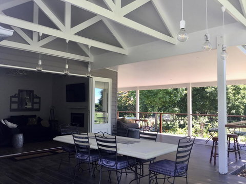 Chanticleer Gardens Barn Cottage With A Pool - Accommodation in Surfers Paradise 11