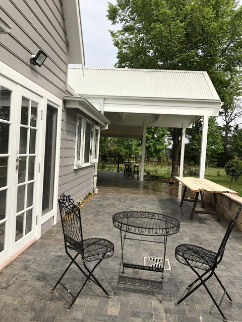 Chanticleer Gardens Barn Cottage With A Pool - Accommodation in Surfers Paradise 25