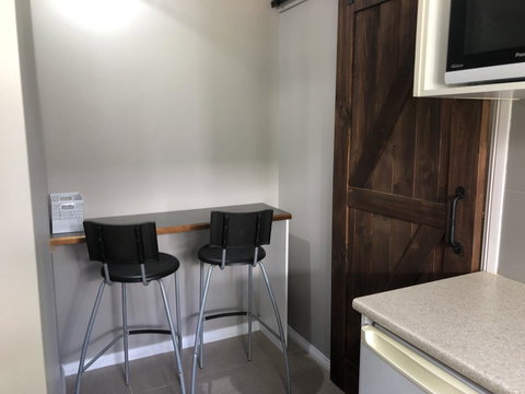 Chanticleer Gardens Barn Cottage With A Pool - Accommodation in Surfers Paradise 23