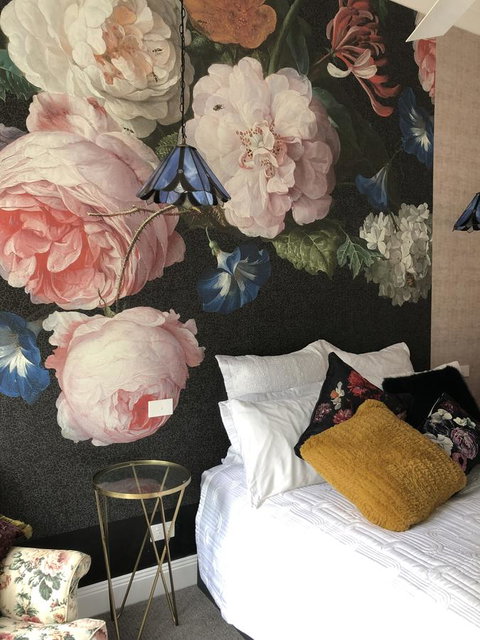 Chanticleer Gardens Barn Cottage With A Pool - Accommodation in Surfers Paradise 16