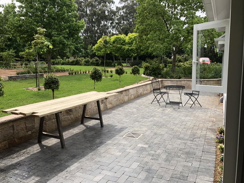 Chanticleer Gardens Barn Cottage With A Pool - Accommodation in Surfers Paradise 26