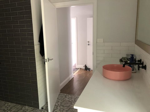 Chanticleer Gardens Barn Cottage With A Pool - Accommodation in Surfers Paradise 34