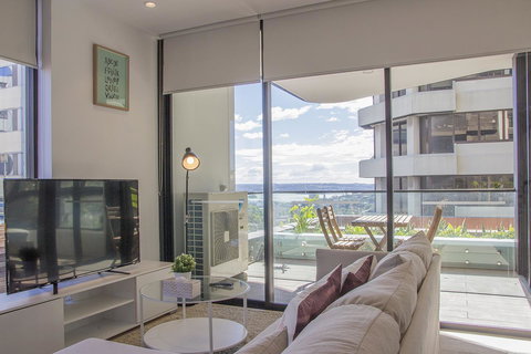 Cozy Apartment With Harbour Bridge View In Bondi - Accommodation in Surfers Paradise 1