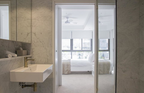 Cozy Apartment With Harbour Bridge View In Bondi - Accommodation in Surfers Paradise 4