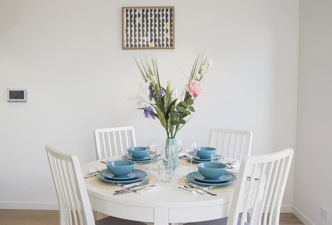 Cozy Apartment With Harbour Bridge View In Bondi - Accommodation in Surfers Paradise 3