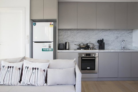 Cozy Apartment With Harbour Bridge View In Bondi - Accommodation in Surfers Paradise 2