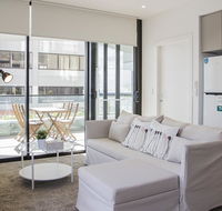 Cozy apartment with harbour bridge view in Bondi - Accommodation in Surfers Paradise
