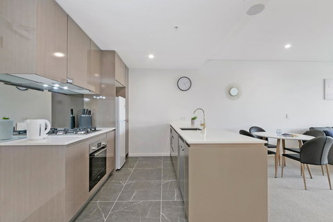 Stylish And Neat Two Bed Apartment In Wentworth Point - Accommodation in Surfers Paradise 5