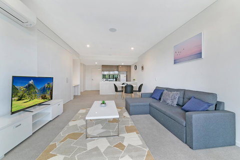 Stylish And Neat Two Bed Apartment In Wentworth Point - Accommodation in Surfers Paradise 1