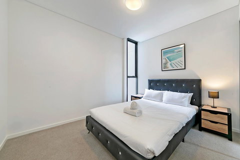 Stylish And Neat Two Bed Apartment In Wentworth Point - Accommodation in Surfers Paradise 6