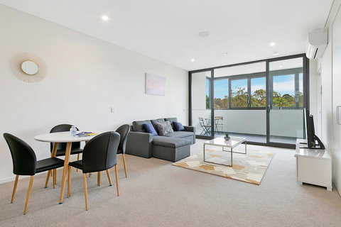 Stylish And Neat Two Bed Apartment In Wentworth Point - Accommodation in Surfers Paradise 4