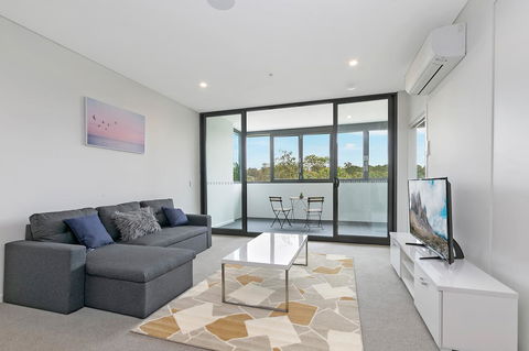 Stylish And Neat Two Bed Apartment In Wentworth Point - Accommodation in Surfers Paradise 0