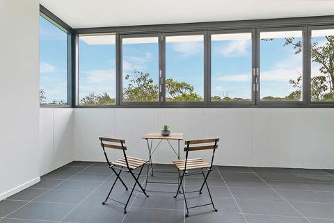 Stylish And Neat Two Bed Apartment In Wentworth Point - Accommodation in Surfers Paradise 8