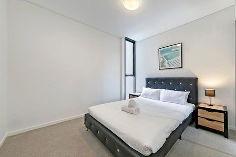 Stylish And Neat Two Bed Apartment In Wentworth Point - Accommodation in Surfers Paradise 6
