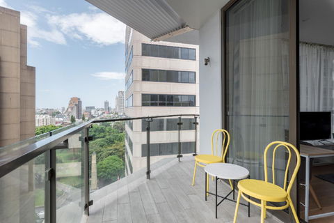Sydney CBD Modern 2 Bedroom Apartment + Free Car Parking - Accommodation in Surfers Paradise 18