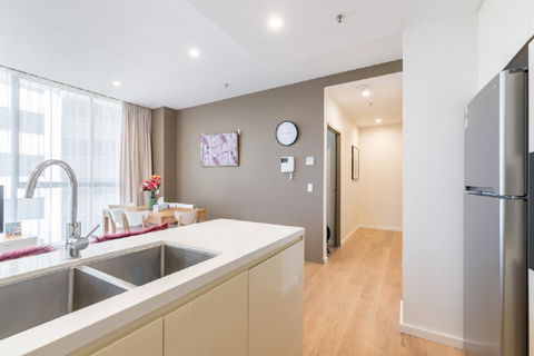 Sydney CBD Modern 2 Bedroom Apartment + Free Car Parking - Accommodation in Surfers Paradise 6