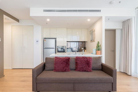 Sydney CBD Modern 2 Bedroom Apartment + Free Car Parking - Accommodation in Surfers Paradise 4