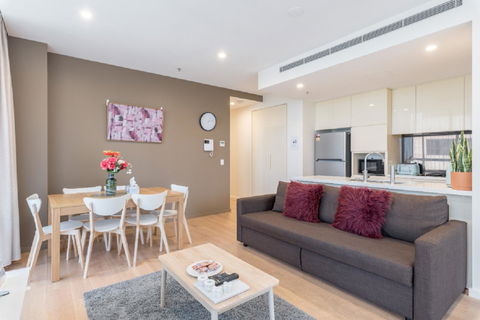 Sydney CBD Modern 2 Bedroom Apartment + Free Car Parking - Accommodation in Surfers Paradise 3