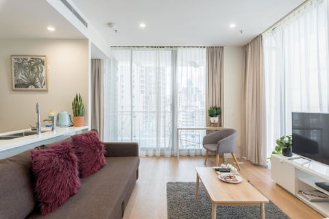 Sydney CBD Modern 2 Bedroom Apartment + Free Car Parking - Accommodation in Surfers Paradise 2