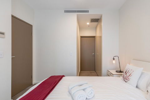 Sydney CBD Modern 2 Bedroom Apartment + Free Car Parking - Accommodation in Surfers Paradise 9