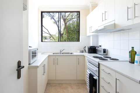 Stay In The Heart Of Randwick With Style - Accommodation in Surfers Paradise 3