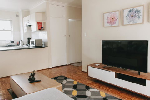 Lotus Stay Manly - Apartment 29B - Accommodation in Surfers Paradise 2