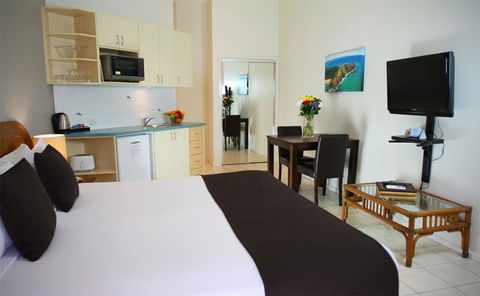 The Byron Beachcomber - Accommodation in Surfers Paradise 13