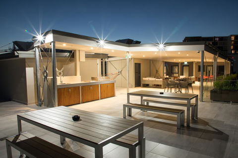 Studio 8 Residences - Adults Only - Accommodation in Surfers Paradise 9