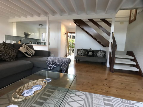 Treetops Everglades Villa - Accommodation in Surfers Paradise 2