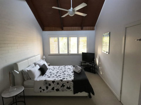 Treetops Everglades Villa - Accommodation in Surfers Paradise 3