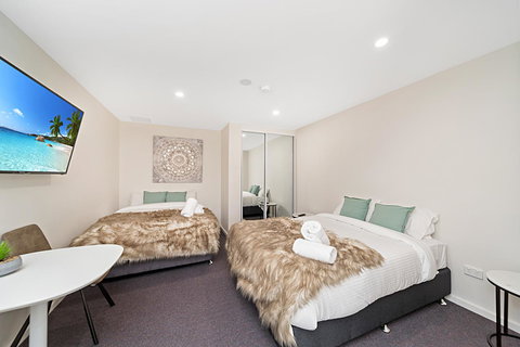 Carlton Suites - Accommodation in Surfers Paradise 4