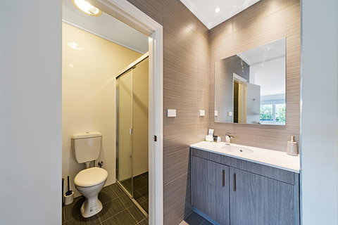 Carlton Suites - Accommodation in Surfers Paradise 3