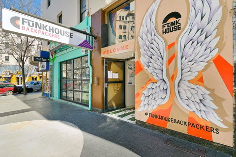 Mad Monkey Downtown - Accommodation in Surfers Paradise 0