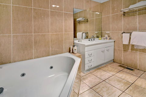 Bundanoon Lodge - Accommodation in Surfers Paradise 43