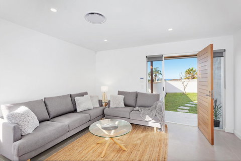 Modern Guest House - Accommodation in Surfers Paradise 1