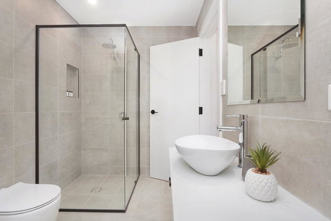 Modern Guest House - Accommodation in Surfers Paradise 8
