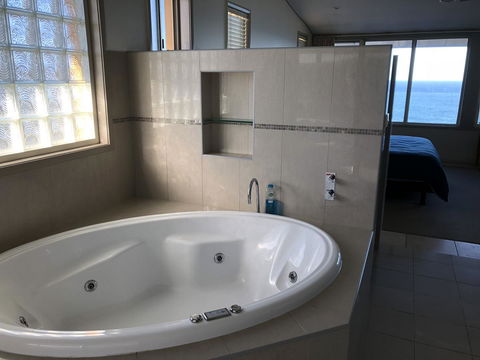 OceanScape Luxury Beachfront Villas - Accommodation in Surfers Paradise 5