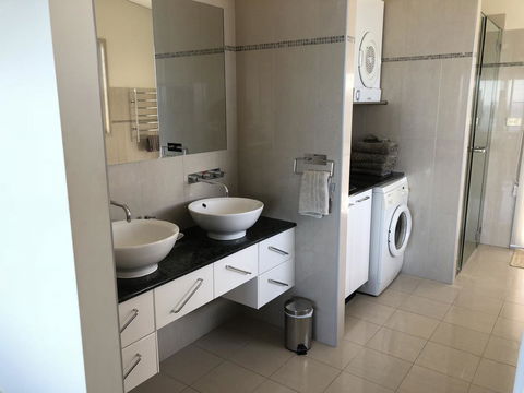 OceanScape Luxury Beachfront Villas - Accommodation in Surfers Paradise 4
