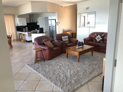 OceanScape Luxury Beachfront Villas - Accommodation in Surfers Paradise 8