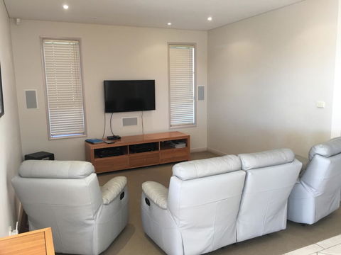 OceanScape Luxury Beachfront Villas - Accommodation in Surfers Paradise 1