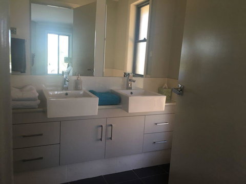 Sydney Amazing Holiday Home Bridal BnB - Accommodation in Surfers Paradise 10