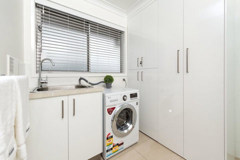 Sleeping In Style - Central & Sophisticated - Accommodation in Surfers Paradise 2