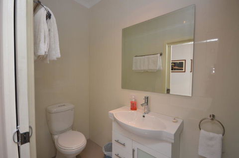 The Old Saddlery - Accommodation in Surfers Paradise 2