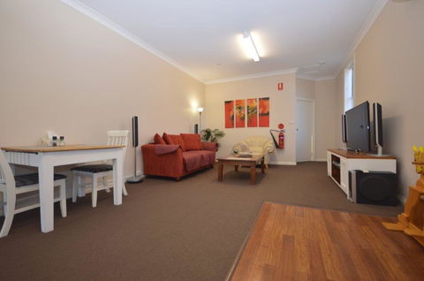 The Old Saddlery - Accommodation in Surfers Paradise 3