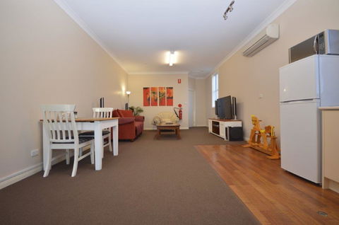The Old Saddlery - Accommodation in Surfers Paradise 5