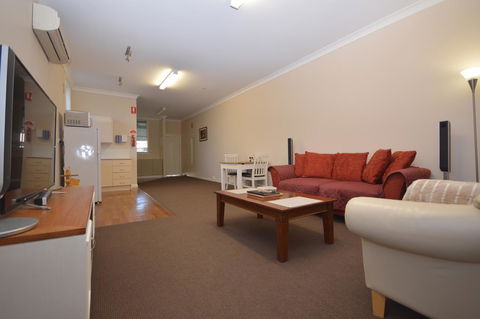 The Old Saddlery - Accommodation in Surfers Paradise 8