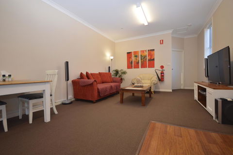 The Old Saddlery - Accommodation in Surfers Paradise 1