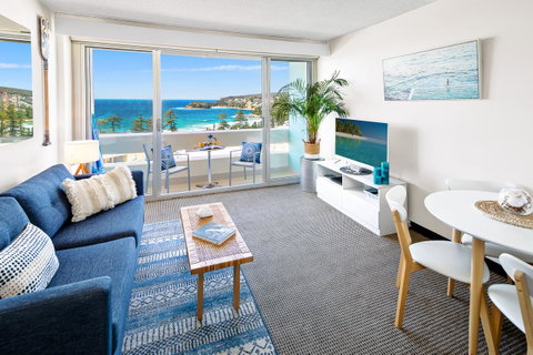 Relaxed Beachside Living - Accommodation in Surfers Paradise 2