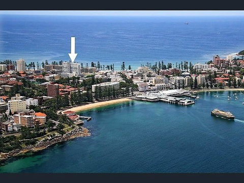 Relaxed Beachside Living - Accommodation in Surfers Paradise 21