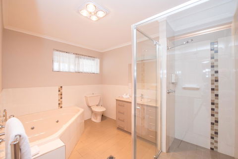 Hume Country Motor Inn - Accommodation in Surfers Paradise 29